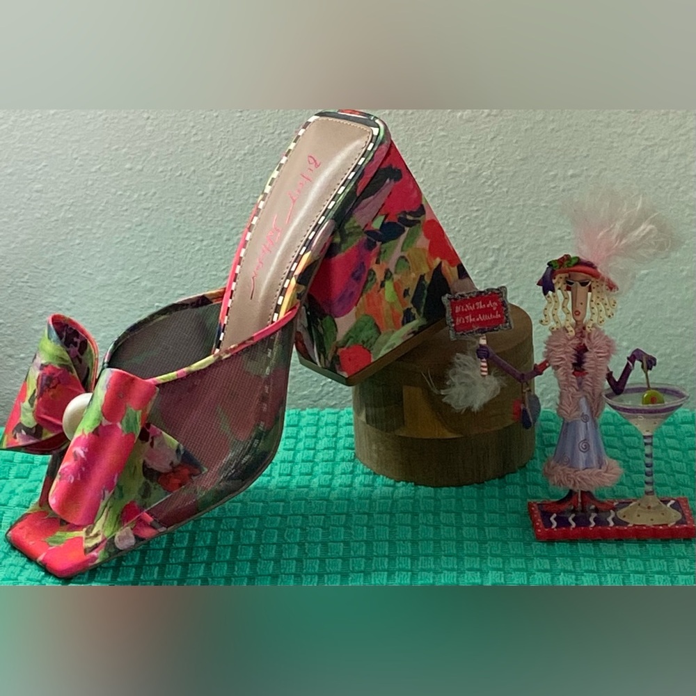 NEW..WOMENS BETSEY JOHNSON PINK FLORAL BOW WEDGE SANDALS 9 - Picture 4 of 16